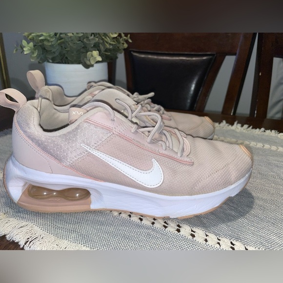 Nike Shoes - Nike Air Max Women’s Size 7.5 Pink Running Shoes